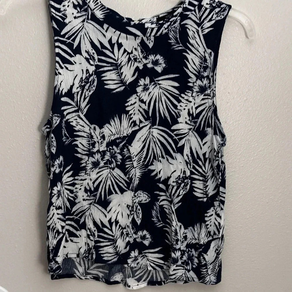 Forever 21 Women Blue Palm Trees Floral Top Size Medium - Picture 2 of 9